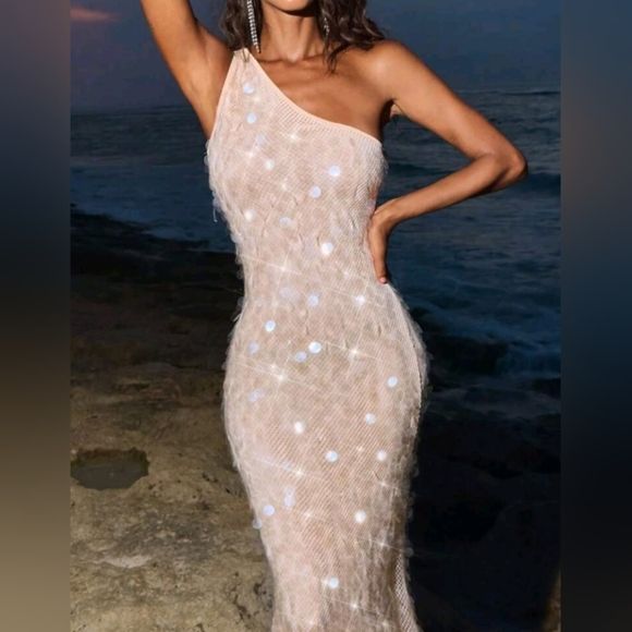 Solid Color Sequins Fabric Slim-Fit Women's Maxi One-Shoulder Dress - Picture 1 of 5